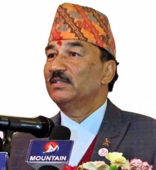 राजतन्त्रको एजेन्डामा फर्किएका कमल थापा बिरामी पारस भेट्न अस्पतालमा