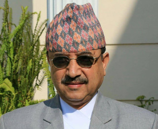 सैनिक अस्पतालमा रक्षामन्त्रीको शल्यक्रिया